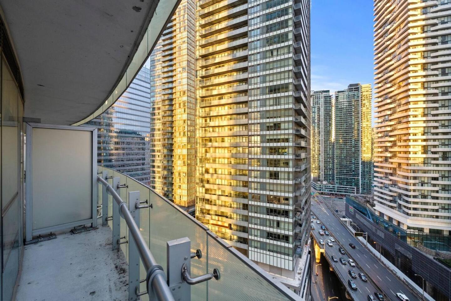 Home Away From Home Toronto Kültér fotó